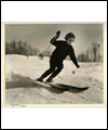 Anne Heggtveit regarde la piste en skiant
