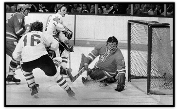 Bobby Clarke scoring in the Canada Cup
