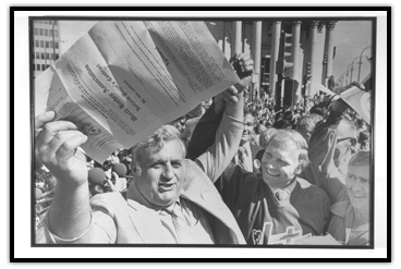 Ben Hatskin celebrating with Bobby Hull (right)