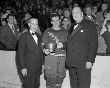 Buddy O'Connor accepts award.