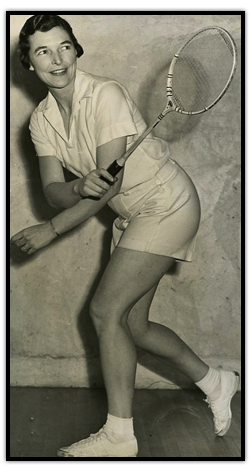 Dorothy Walton posing