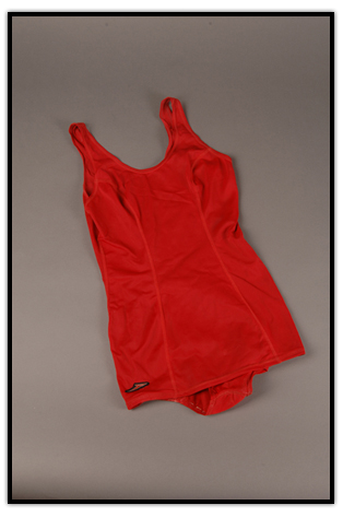Maillot de bain rouge d'Elaine Tanner