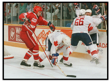 Mario Lemieux célébrant avec Wayne Gretzky