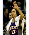 Steve Nash salutes the crowd