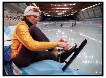 Susan Auch attachant ses patins