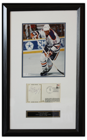 Wayne Gretzky photograph and postcard